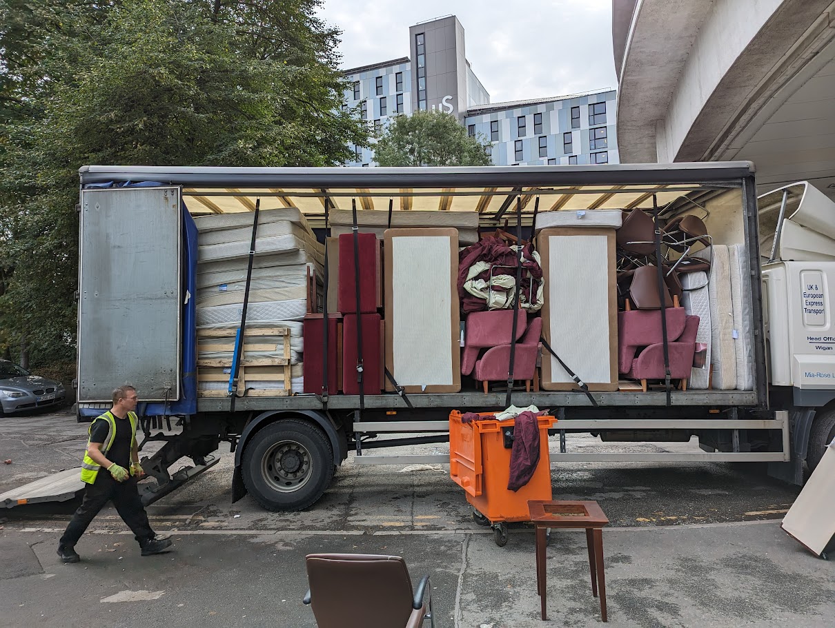Loading a lorry Image